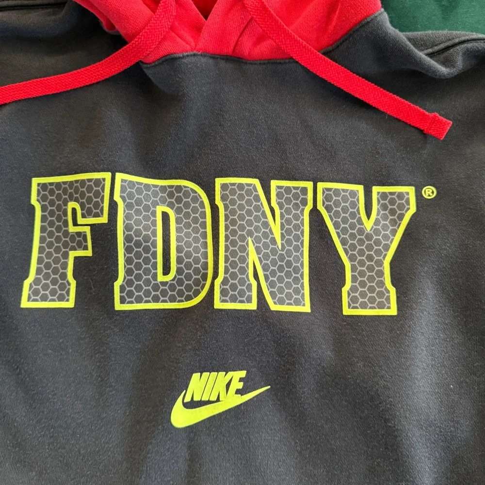 Nike FDNY Pullover‎ Hoodie Mens Small Black Red Fire Department City of New York